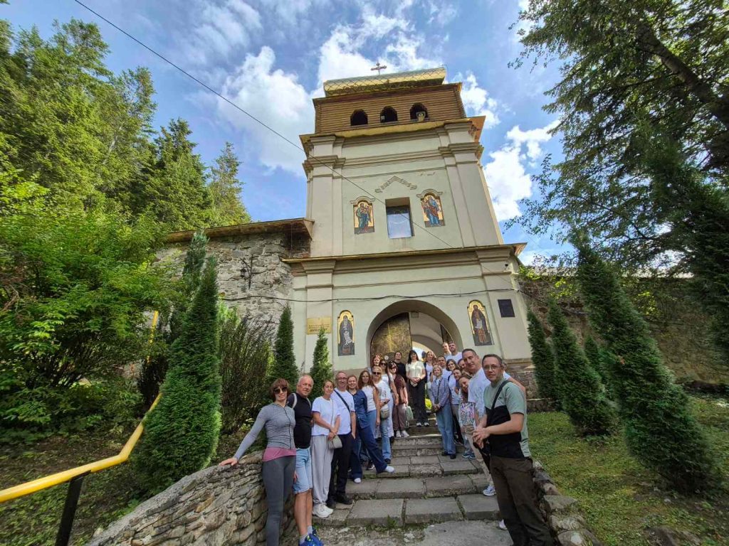 Команда CBPM Service під час тімбілдингу в Карпатах